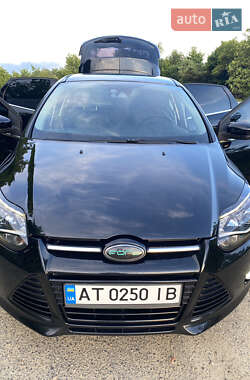 Хэтчбек Ford Focus 2012 в 