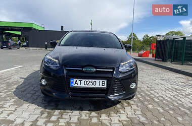 Хэтчбек Ford Focus 2012 в 