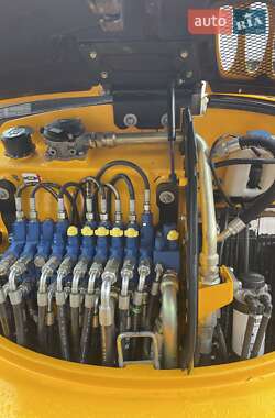 Гусеничний екскаватор JCB 8065 2011 в 