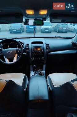 Позашляховик / Кросовер Kia Sorento 2010 в 