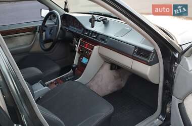 Седан Mercedes-Benz E-Class 1991 в 