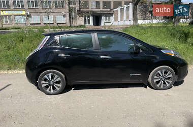 Хетчбек Nissan Leaf 2015 в 
