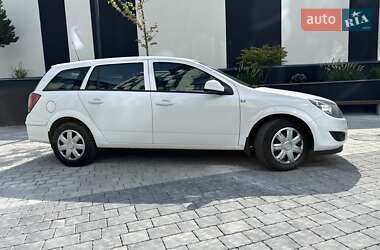 Універсал Opel Astra 2011 в 