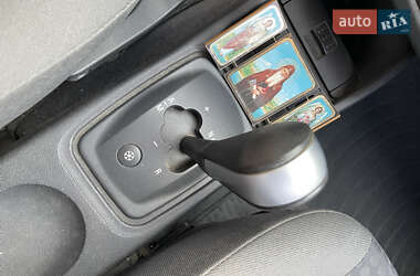 Хэтчбек Opel Corsa 2003 в 
