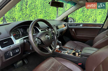 Внедорожник / Кроссовер Volkswagen Touareg 2011 в 