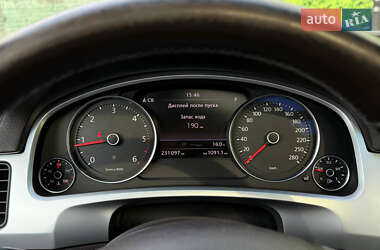 Внедорожник / Кроссовер Volkswagen Touareg 2011 в 